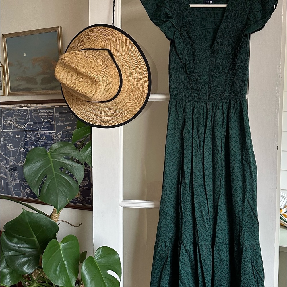 Green Flutter Sleeve Midi Dress with Pockets!